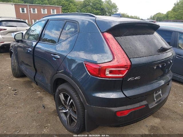 2026 VOLVO XC40 CORE, B5 AWD GAS (MILD HYBRID), DARK 3