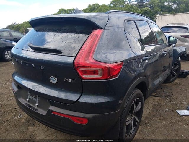 2026 VOLVO XC40 CORE, B5 AWD GAS (MILD HYBRID), DARK 4