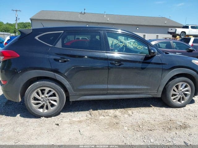 2017 HYUNDAI TUCSON SE 18