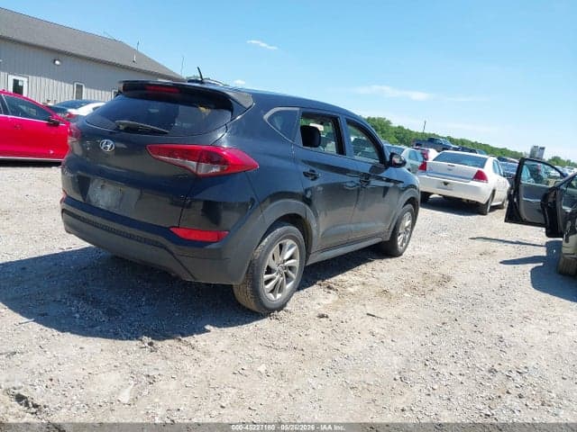 2017 HYUNDAI TUCSON SE 4