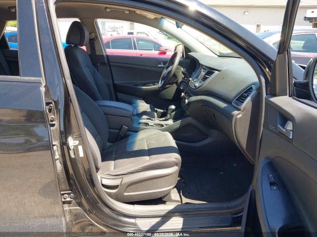 2017 HYUNDAI TUCSON SE 5