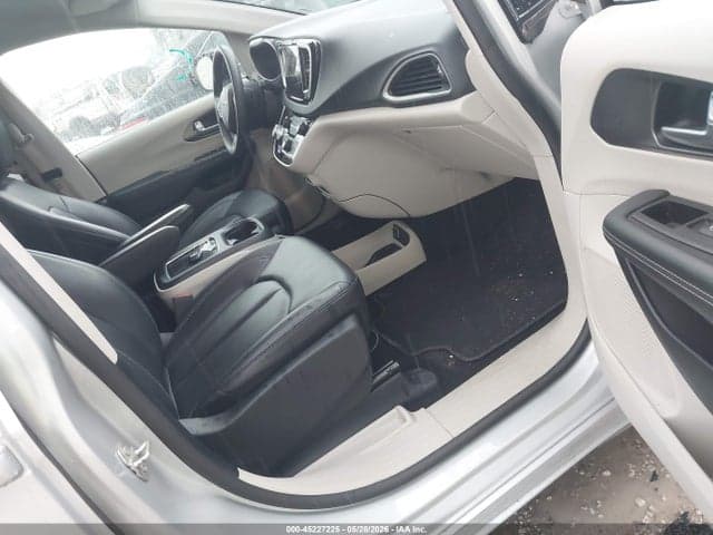 2024 CHRYSLER PACIFICA TOURING L 5
