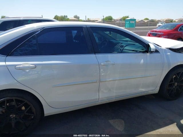 2016 TOYOTA CAMRY SE 13