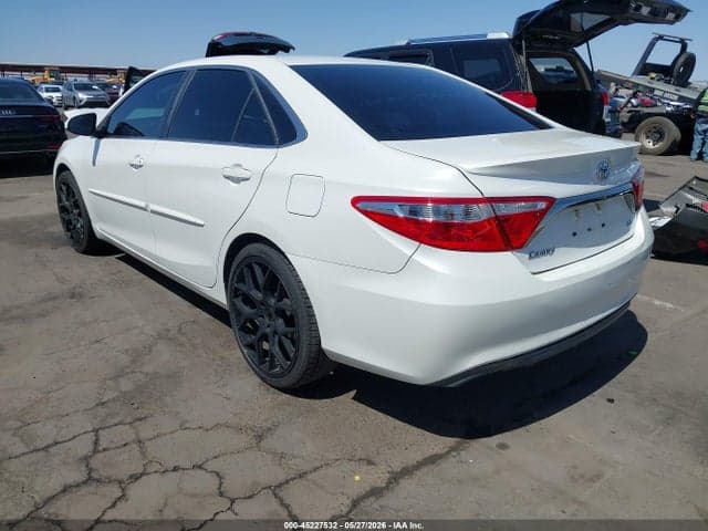 2016 TOYOTA CAMRY SE 3