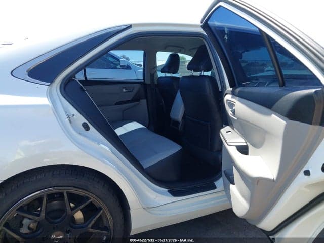 2016 TOYOTA CAMRY SE 8