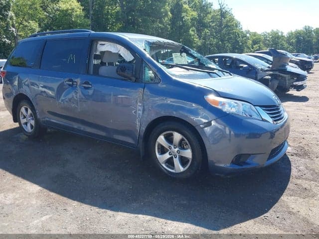 2017 TOYOTA SIENNA LE 8 PASSENGER 1