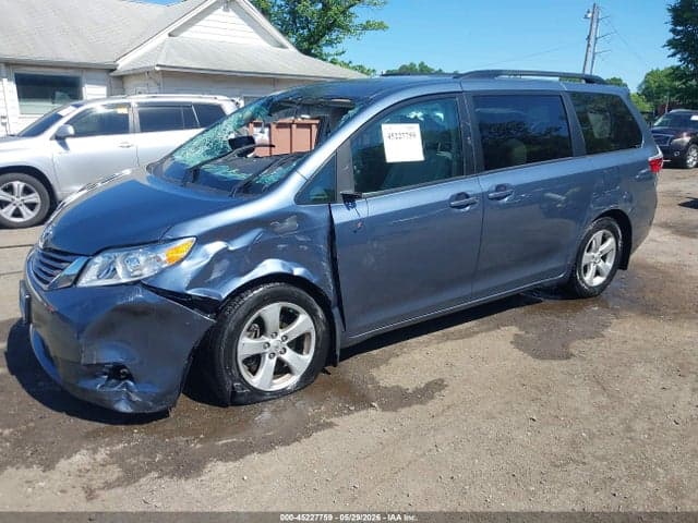 2017 TOYOTA SIENNA LE 8 PASSENGER 2