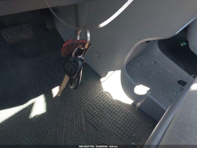 2017 TOYOTA SIENNA LE 8 PASSENGER 11