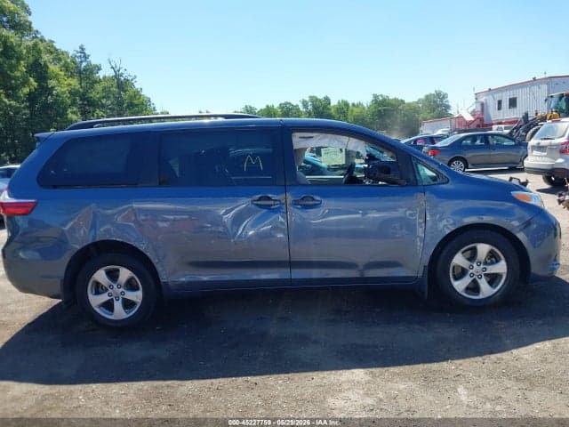 2017 TOYOTA SIENNA LE 8 PASSENGER 13