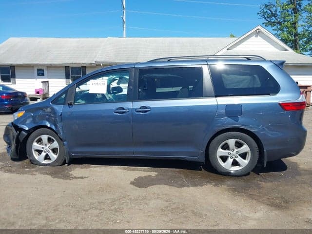 2017 TOYOTA SIENNA LE 8 PASSENGER 14