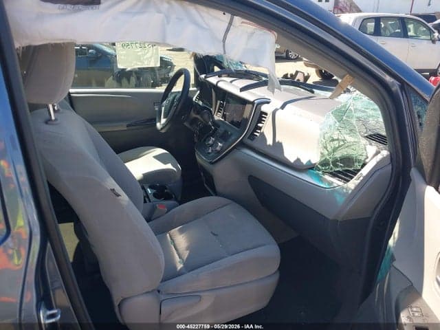 2017 TOYOTA SIENNA LE 8 PASSENGER 5
