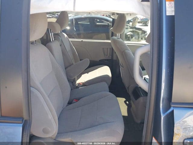 2017 TOYOTA SIENNA LE 8 PASSENGER 8