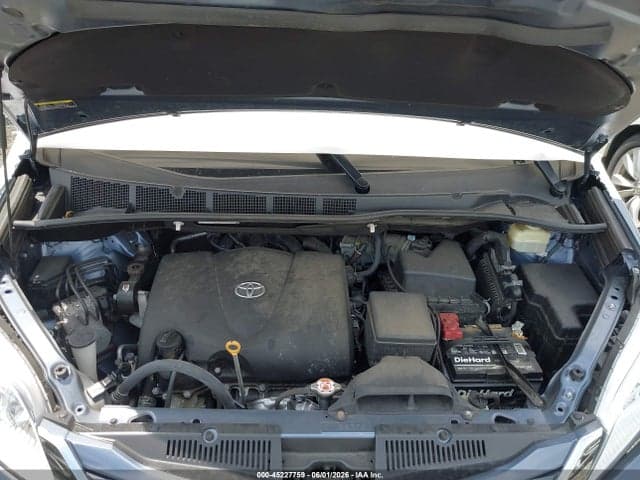 2017 TOYOTA SIENNA LE 8 PASSENGER 10