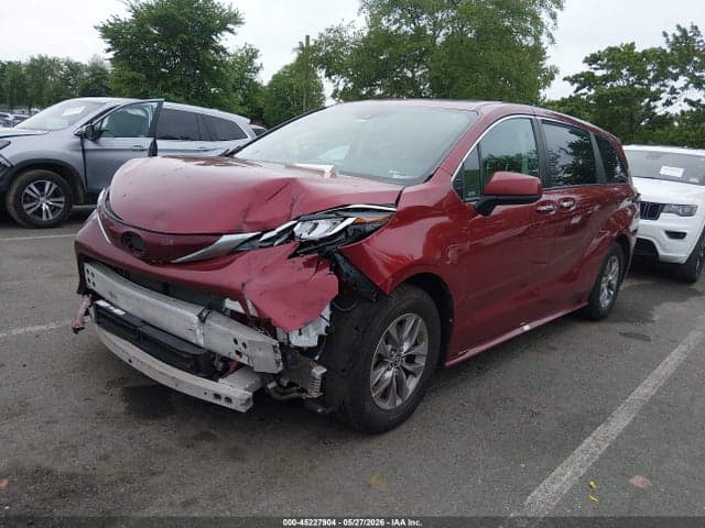 2021 TOYOTA SIENNA XLE 2