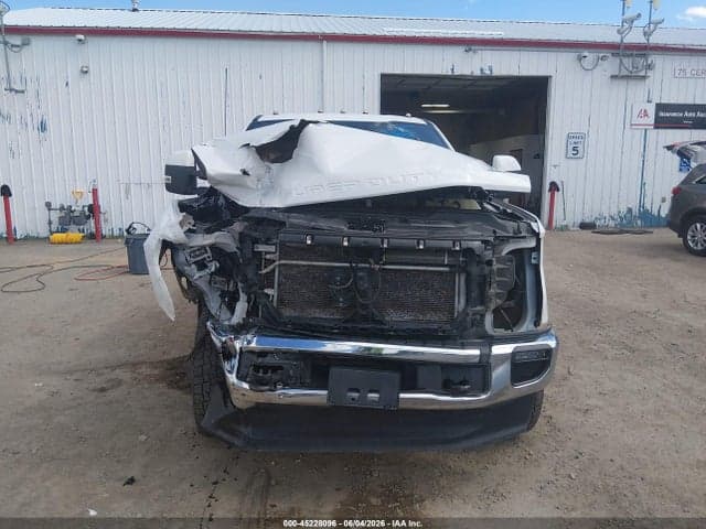 2022 FORD F-350 LARIAT 13
