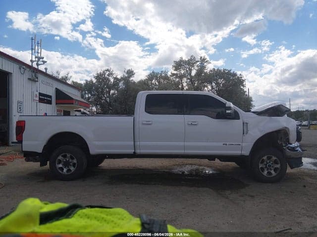 2022 FORD F-350 LARIAT 14