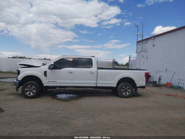 2022 FORD F-350 LARIAT 15