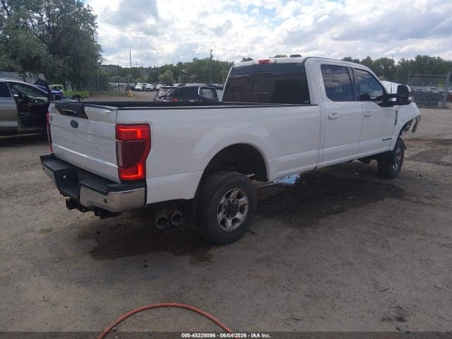 2022 FORD F-350 LARIAT 4