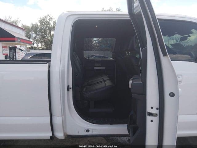 2022 FORD F-350 LARIAT 8