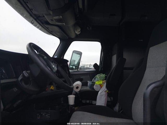 2020 FREIGHTLINER NEW CASCADIA 126 8