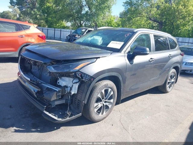 2025 TOYOTA HIGHLANDER XLE 2