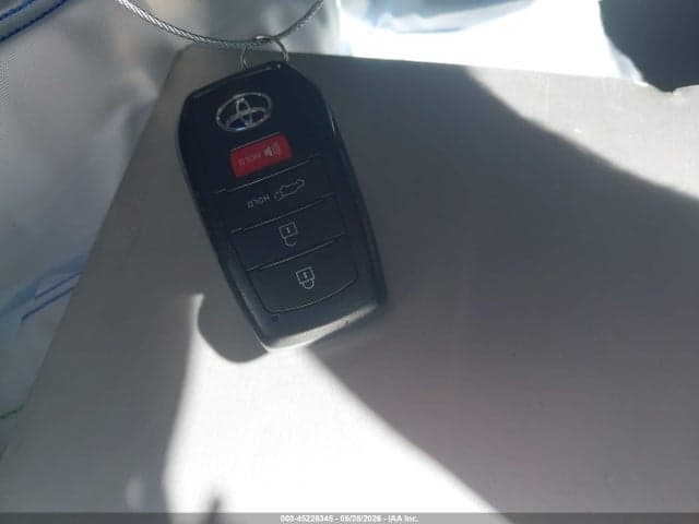 2025 TOYOTA HIGHLANDER XLE 11