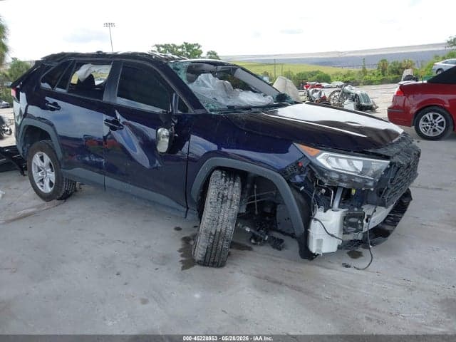 2020 TOYOTA RAV4 XLE 1