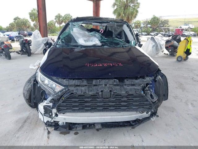 2020 TOYOTA RAV4 XLE 13