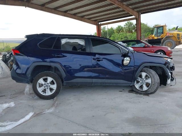 2020 TOYOTA RAV4 XLE 14
