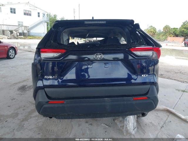 2020 TOYOTA RAV4 XLE 17
