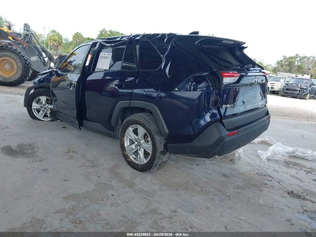 2020 TOYOTA RAV4 XLE 3