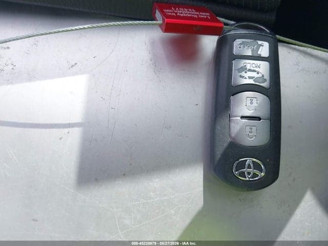 2025 TOYOTA CAMRY SE 11