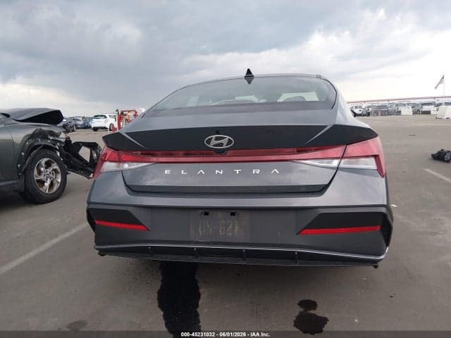2024 HYUNDAI ELANTRA SE 17