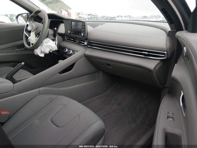 2024 HYUNDAI ELANTRA SE 5