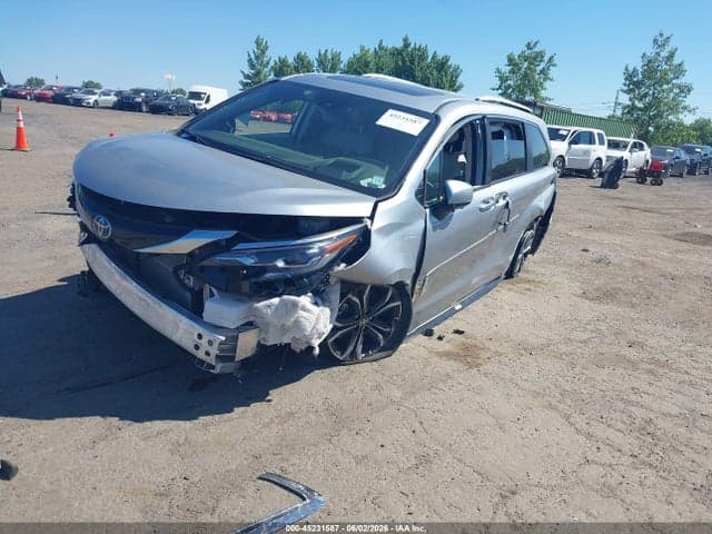 2025 TOYOTA SIENNA PLATINUM 2