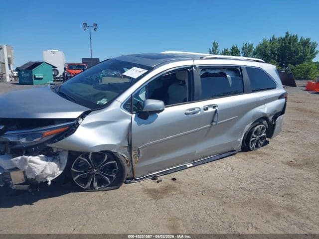 2025 TOYOTA SIENNA PLATINUM 6