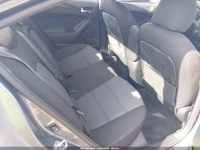2017 KIA FORTE S 8