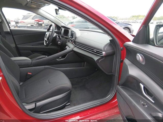 2025 HYUNDAI ELANTRA SE 5