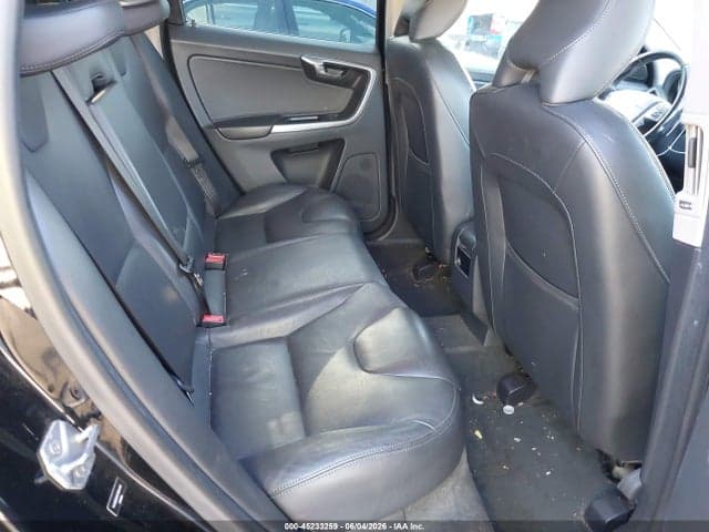 2015 VOLVO XC60 T6 8