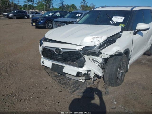 2021 TOYOTA HIGHLANDER XLE 6