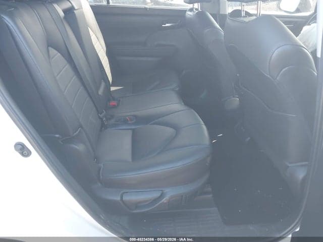 2021 TOYOTA HIGHLANDER XLE 8