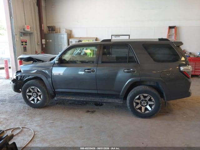 2017 TOYOTA 4RUNNER SR5 14