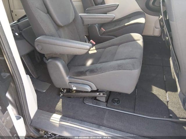 2017 DODGE GRAND CARAVAN SE 8