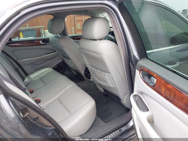 2004 JAGUAR XJ8 8