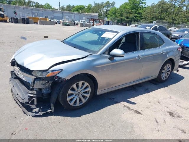 2018 TOYOTA CAMRY LE 2