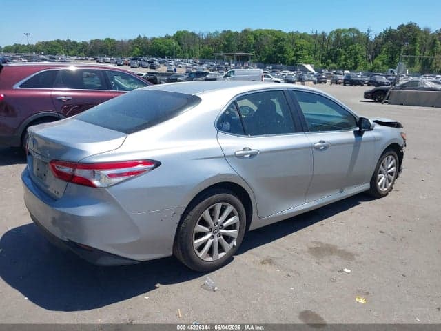 2018 TOYOTA CAMRY LE 4
