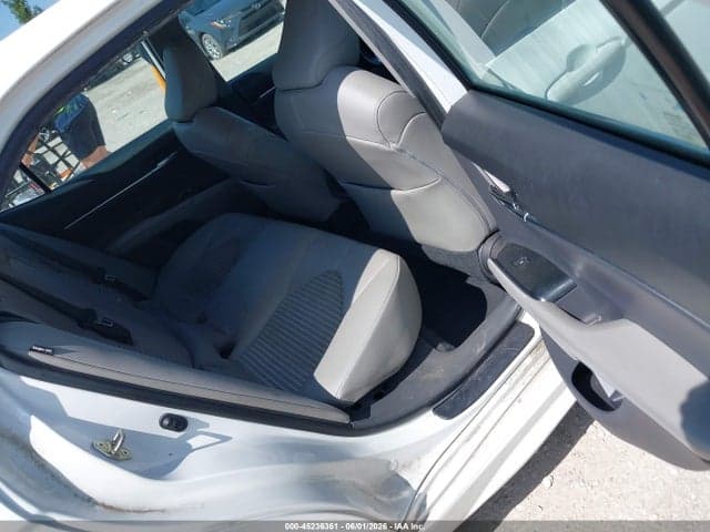 2020 TOYOTA CAMRY SE 8