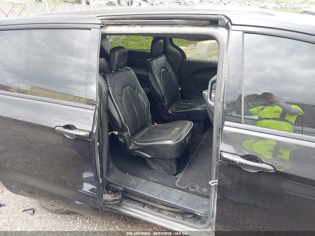 2019 CHRYSLER PACIFICA LIMITED 8