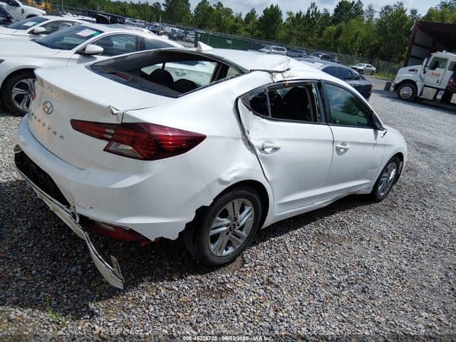 2020 HYUNDAI ELANTRA SEL 4