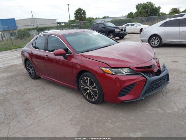 2018 TOYOTA CAMRY SE 1